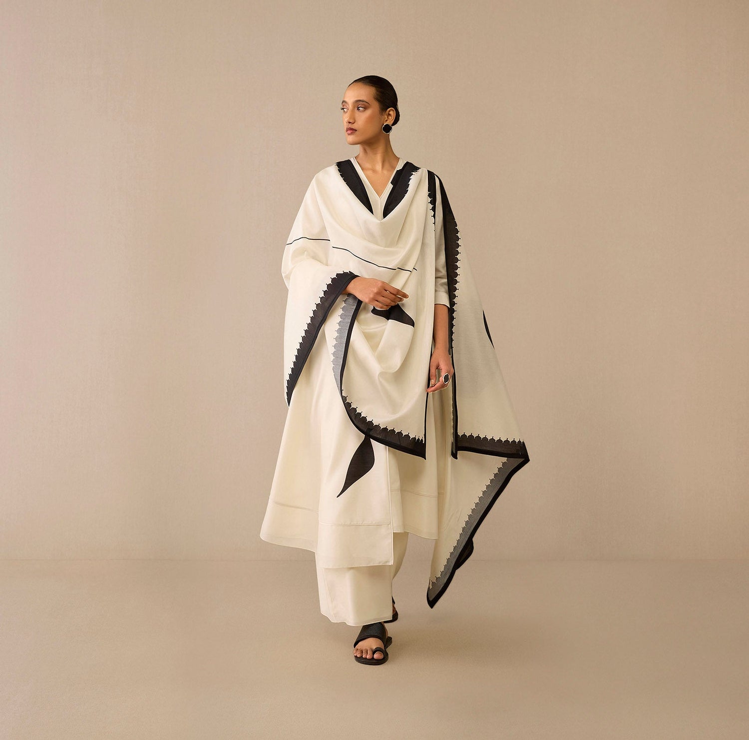 Chanderi Dilruba Kurta Set – Ivory