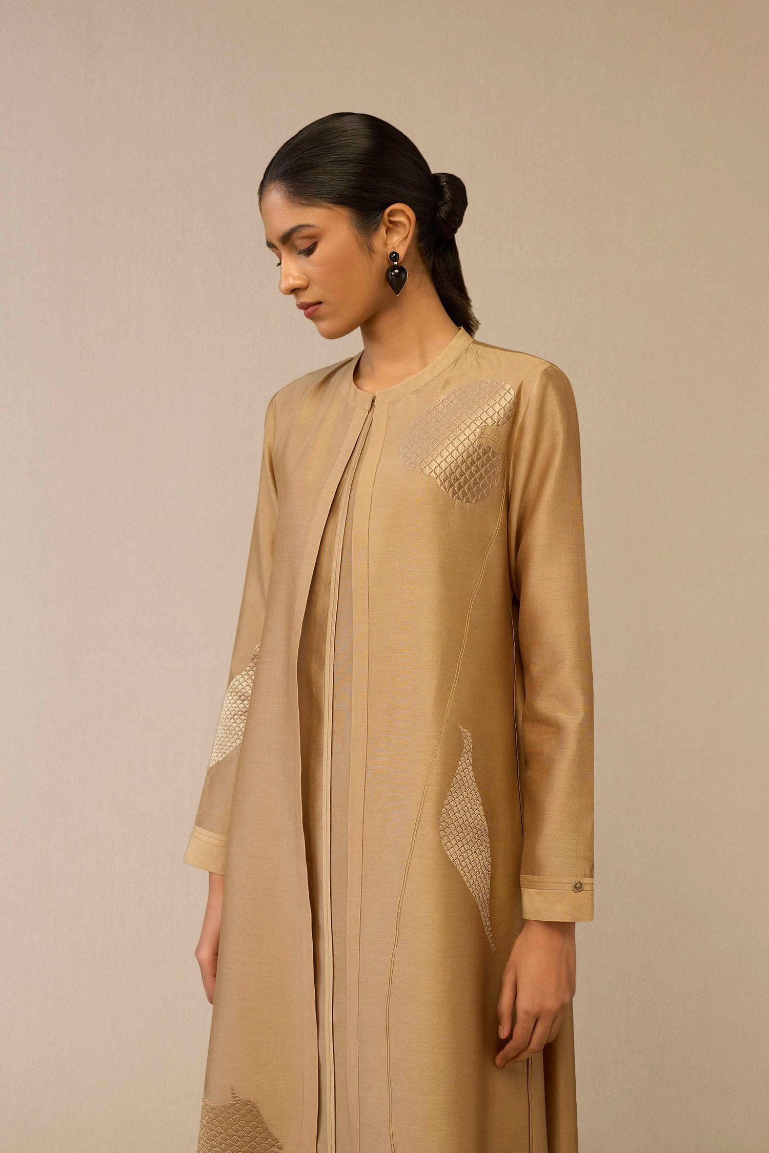 Chanderi Dilzan Abaya Set – Beige