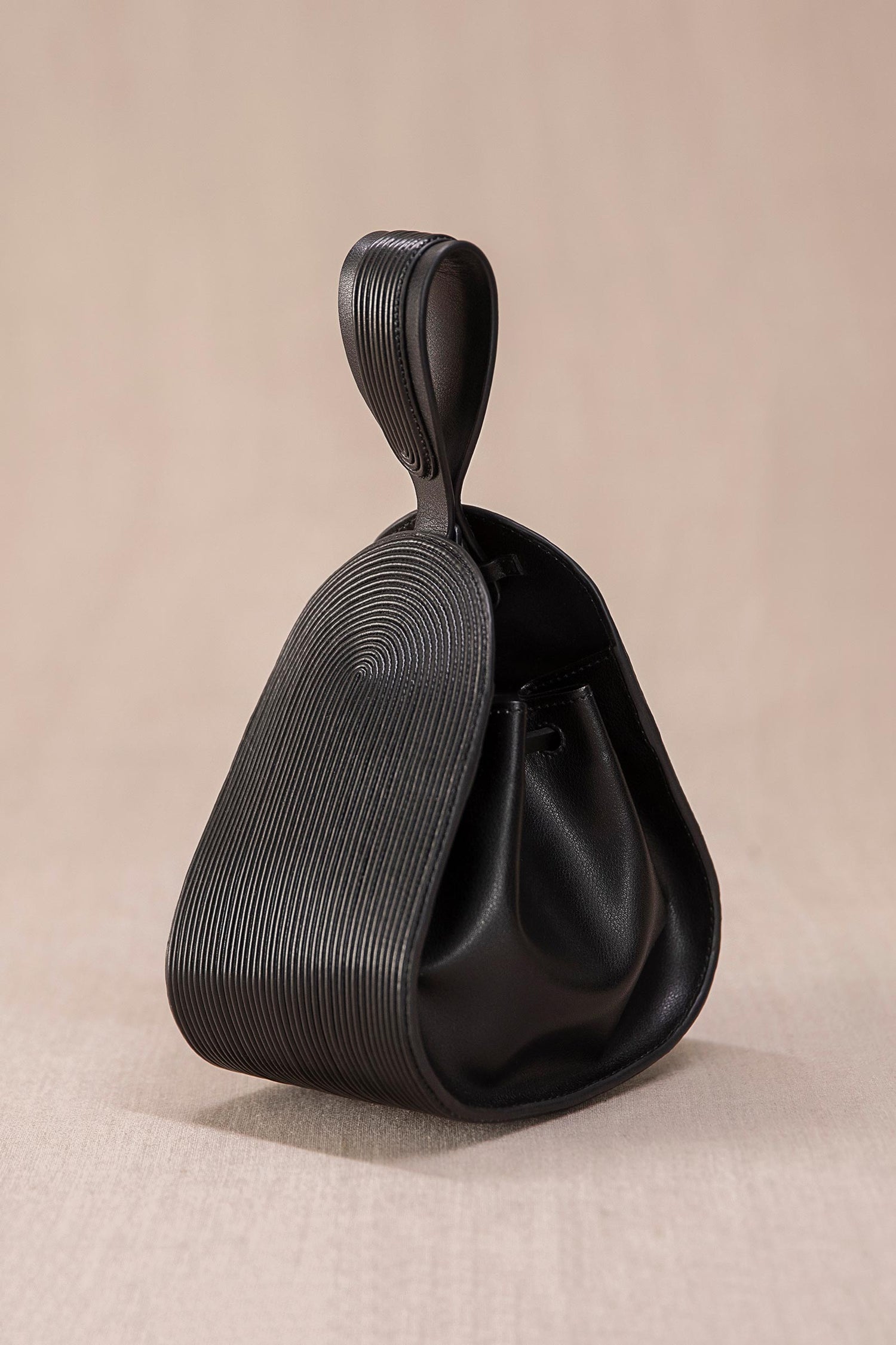 Leather Nésara Bucket Bag – Black