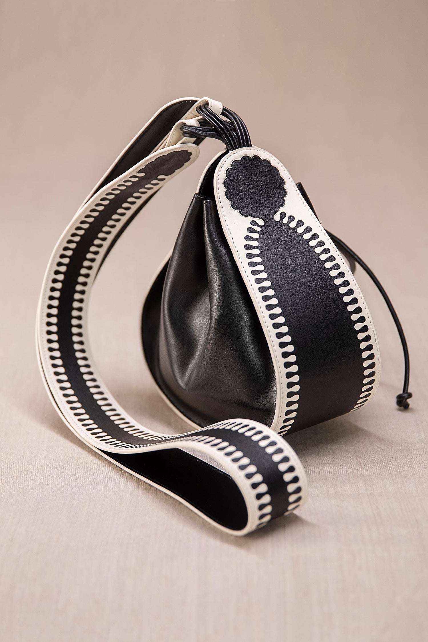 Leather Nusrat Bucket Bag – Black
