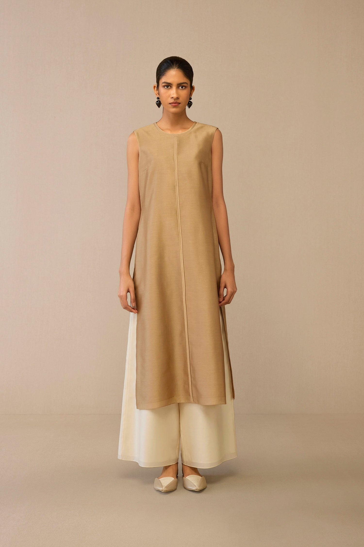 Chanderi Dilzan Abaya Set – Beige