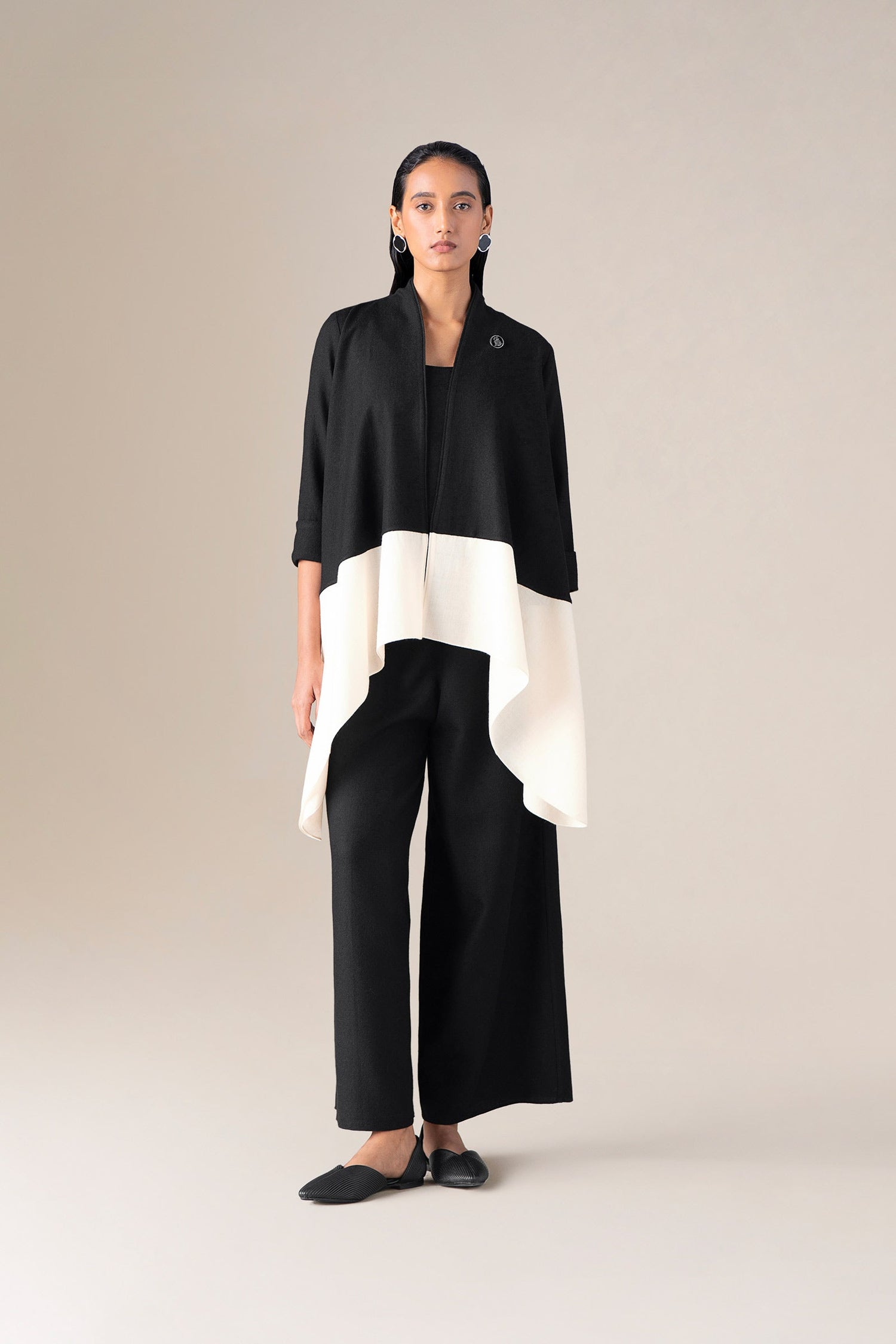  Wool Anh Throw – Black