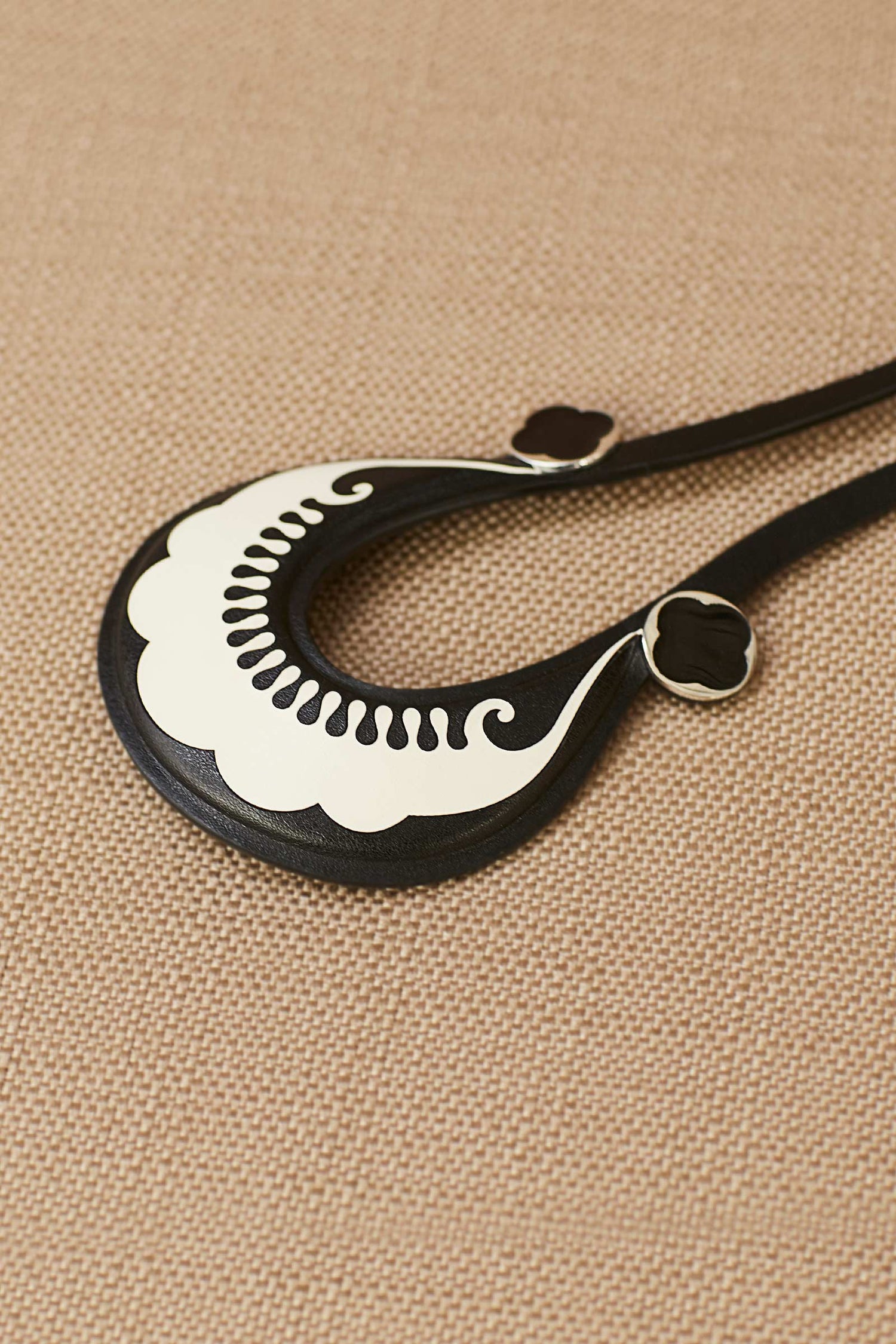 Ivy Neck Piece - Black